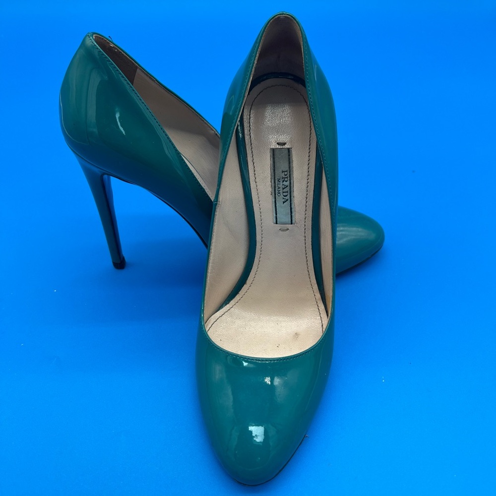 🔴🆑Authentic PRADA Women's Patent Leather Blue/Green Pumps🔴🆑